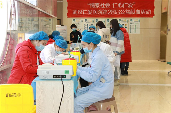 血源告急,武汉仁爱医院白衣天使忙献血